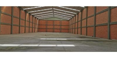 Bodega en Arriendo:


 Área de Bodega Libre: 1,200 m²
 Área de Oficinas: 200 m²
 Área de Parqueadero: 100 m²
 Área Total Construida: 1,500 m²


Esta propiedad se encuentra ubicada dentro de un parque industrial cerrado, en una excelente ubicación sobre vía principal. El parque cuenta con las siguientes características:


 Zonas verdes
 Vigilancia las 24 horas
 Zona de administración
 Estacionamiento para visitantes
 Amplias vías de acceso para tractomulas y carga pesada en concreto


Características de la Bodega:


 Altura de Bodega: 10 metros en sus ménsulas y 13 metros en el cumbrero
 Resistencia del Piso: 8 toneladas por metro cuadrado (ton/m²)
 Servicios:
 
  2 baterías de baños para el área de bodega
  Tanque de agua potable con capacidad de 10 m³
  Carga eléctrica de 30 KVA
 
 


Características del Área de Oficinas:


 El área de oficinas se entrega en plano abierto, ubicada en el segundo piso.

