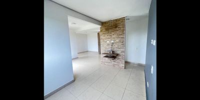 Apartamento en venta de 62M², con vista exterior, ubicado en un 8vo piso (Torre D Apto 803), acceso por ascensor, parqueadero propio descubierto (138). Consta de 2 habitaciones, 2 baños, sala comedor, cocina integral y zona de lavandería. Tiene piso cerámico en todo el inmueble. El conjunto cuenta con zonas verdes, salón comunal, zona social, parque de niños y vigilancia privada las 24 horas. Cerca a centro comercial Plaza del Sol; cerca a almacenes de cadena Caribe Supermercados, Supermercado Caribe; cerca a colegio Interactivo Crecer, Mi Liceo Taller; Vías de acceso por la Vía Rio Claro. ID-34155935393
