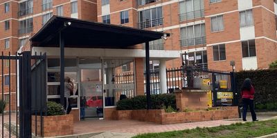 APTO  UBICADO EN EL CONJUNTO OIKOS DE VERSALLES ETAPA 1   TRES ALCOBAS SALA COMEDOR, COCINA INTEGRAL,  ZONA DE LAVANDERIA GARAJE COMUNAL   