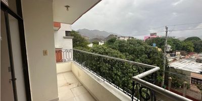Se vende apartamento en edificio residencial de 3 habitaciones, 2 baños en el sector del Jardín, Santa Marta. 

Para confirmar cualquier dato de la publicacion, realizar preguntas adicionales o agendar citas para conocer la propiedad, contactanos! 
