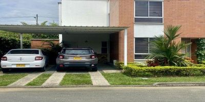 Casa de 02 niveles , finos acabados 
* Amplia zona verde privada 
Rodeada de Naturaleza 
El Condominio cuenta con 02 amplias zonas sociales