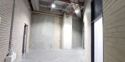 Local con amplios espacios, ideal para almacenamiento y área administrativa, ubicado en una de las zonas mas prestigiosas de la ciudad