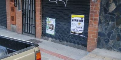 ¡EXCELENTE OPORTUNIDAD! LOCAL COMERCIAL EN EL MEJOR SECTOR DE ITAGÜÍ ¡No deje pasar esta oportunidad única! Ponemos a su disposición un espacioso local comercial de 25m2, ubicado en el corazón del barrio Santa María de Itagüí. Este barrio es uno de los sectores más dinámicos y estratégicos de la ciudad, con una alta afluencia peatonal y tráfico vehicular diario. El local se encuentra sobre la calle principal, con excelente visibilidad y fachada. Cuenta con un amplio espacio interior dividido en sala de ventas y bodega. SANTA MARIA