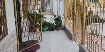 Descubre esta casa con 128 metros cuadrados distribuidos en 3 habitaciones, 1 baño, sala-comedor, cocina, area de labores, terraza, patio, aire acondicionado,  este inmueble de ofrece un espacio amplio y acogedor para tu familia, esta propiedad es ideal para quienes buscan comodidad. No pierdas la oportunidad de vivir en este hogar. ¡Contáctanos hoy mismo para más información y agenda una visita!