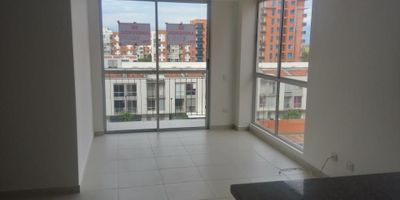 ¡Vive la vida que mereces! Este encantador apartamento en un tercer piso con ascensor te ofrece dos habitaciones, dos baños, un balcón con vistas agradables y una cocina integral perfecta para tus creaciones culinarias. El conjunto residencial complementa tu estilo de vida con una refrescante piscina y un salón social ideal para compartir momentos especiales. ¡Agenda tu visita hoy mismo!