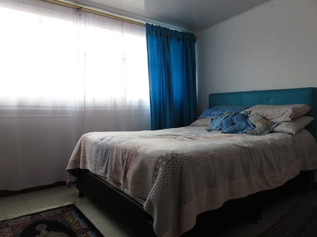 Casa de 6 alcobas en venta en Modelo Norte, Bogotá, 176 m² · foto 2 de 12