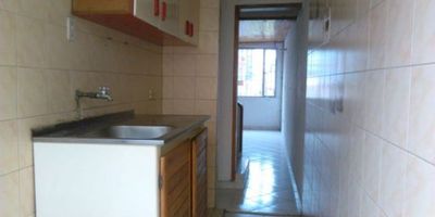 La propiedad se encuentra en el Conjunto Residencial Veracruz I, en Ciudad Montes, Bogotá D.C. se encuentra en buen estado. Con una superficie total de 55 metros cuadrados y un segundo piso, este apartamento cuenta con 2 habitaciones, 1 baño. Entre los servicios que ofrece se encuentran una sala amplia, acceso fácil, zona de ropa, cercanía a escuelas, zonas verdes y es apto para mascotas. El cobro de la administración es anual de aprox. $300.000, Su ubicación privilegiada permite disfrutar de un entorno tranquilo y seguro, ideal para familias. No pierdas la oportunidad de adquirir esta propiedad en venta por un precio de $ 280,000,000.  DPP-944
