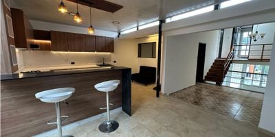 ¡Casa en Venta en Urapanes, Villamaría! ?✨

Amplia, versátil y con excelente ubicación, esta casa es ideal para familias grandes o para quienes buscan una propiedad con potencial comercial en una zona residencial tranquila.

Espacios para Vivir y Disfrutar:
Cuenta con 5 habitaciones, una de ellas con baño privado, baño social, estudio, dos salas, comedor y cocina integral totalmente nueva para estrenar.

Comodidades que Suman Valor:
Dos terrazas techadas perfectas para compartir en familia, lavadero y posibilidad de instalar calentador gracias a la preinstalación interna.

Garaje y Potencial Comercial:
Garaje eléctrico amplio, ideal para vehículo grande. Además, por su diseño y ubicación, la casa también es apta para uso comercial.

Ubicación Estratégica:
Con 194 m² construidos sobre un terreno de 120 m², esta casa en Urapanes te brinda espacio, comodidad y una excelente oportunidad de inversión.

¡Contáctanos y agenda tu visita!


