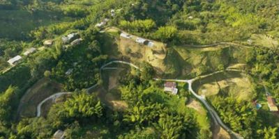 PROYECTO INMOBILIARIO CAMPESTRE FUENTE VERDE CAMPESTRE 

LOTES EN VENTA EN COCORNA 

proyecto inmobiliario campestre FUENTE VERDE, ubicado a tan sólo 90 minutos de la ciudad de Medellín. Un lugar rodeado de los más hermosos ríos de Antioquia, charcos, bosques y senderos naturales. Si deseas desconectarte de la ciudad y encontrar un paraíso natural, Entre Aguas es la mejor opción para ti. Adicionalmente, estos atractivos harán de tu inversión una gran posibilidad de valorización, todos los lotes cuentan con matriculas inmobiliarias al 100% vigentes y al dia.

Nuestras comodidades


 Planes de financiamiento con los promotores del proyecto
 Vias en afirmado en alta calidad
 Escrituracion y matricula inmobiliaria
 Servicio de agua y luz
 Portón privado y cerramiento
 Areas desde 1.722 mt2


Beneficios

Diversión y recreación: Te podras sumergir en un mundo de diversion con una variedad de actividades recreacionales  a tu alcance

Ecoturismo y deportes extremos: Si eres amante de la naturaleza y practicas deportes extremos, este lugar será tu paraiso.Sentiras la drenalina del parapente mientras sobrevuelas paisajes impresionante y de emocionantes cabalgatas.

Cercania con la naturaleza: Podrás aprovechar la cercania a a 6 ríos de Cocorná, tambien encontrarás una inigualable fauna y flora mientras exploras el emocionante parque de los charcos.

Oportunidad de inversión:Una inversión accesible a todos los presupuestos con excelentes opciones de financiamiento

MEDIDAS POR LOTE

Lote /Medida/ Precio

❖ Lote 3: 3.253 mt2 225.000.000 COP ( 2 explanaciones ,672mt2 y  115mt2) 

❖ Lote 4: 3.166 mt2 225.000.000 COP ( 1 explanaciones,  960mt2)

❖ Lote 5: 2.213 mt2 185.000.000 COP  ( 2 explanaciones,  238mt2  y 235mt2) 

❖ Lote 6: 2.673 mt2 175.000.000 COP  ( 1 explanaciones,  378mt2)

❖ Lote 7: 3.170 mt2 225.000.000 COP ( 1 explanaciones,  600 mt2)

❖ Lote 8: 2.549 mt2 255.000.000 COP ( 1 explanaciones,  1.040mt2)

❖ Lote 9: 3