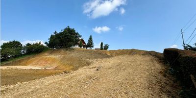 Espetaculares lotes para la venta, disponibles dos, en la vereda Cristo Rey, con un área de 1000 metros cuadrados,  con agua propia (pozo) y agua de acueducto, a bordo de vía. 

Lote 1: $250.000.000 
Lote 2: $230.000.000 

Proyecto en ejecución al 70%

Entrega después del 20 de marzo.
