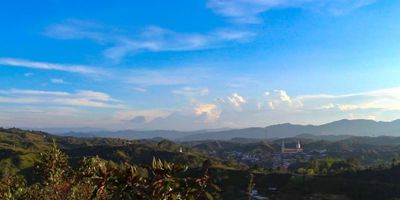 Lotes en venta en Eco parcelación en Santo Domingo

Ubicados a solo 1km delparque principal, 300 metros del Hospital por la via que conduce a San Roque y a 58 km desde Niquia aproximadamente a 1 hora y 15 min de Medellin; son 19 Lotes Urbanizados con areas desde 2.417m2 hasta 3.664m2, seran entregados con acometida de agua, luz, pozosséptico, cerco vivo, explanacion, senderos ecologicos con Deck y zonas BBQ, salosocial, parque infantil, porteria con vigilancia permanente, Malla perimetral, iluminacion de vias mediante paneles solares, vias con afirmado, caballerizas para alquiler exclusiva para propietarios, zonas de proteccion  ecologica.

Financiacion directa con el Proyecto, Precios desde $170.000.000 hasta $3.500.000.000
