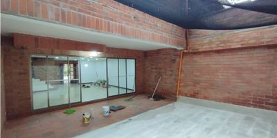 Se arrienda espectacular casa moderna en Suramerica/Itagui

Cuenta con amplia sala comedor y un balcón amplio donde podras disfrutar de una ventilación natural y excelente vista, cocina integral con un excelente espacio para la comodidad, zona de ropas, 4 baños, 3 habitaciones con closets y vestier. La unidad cuenta con portería 24 horas, salón social, juegos infantiles, piscina y zonas verdes. Que esperas para conocer tu nuevo hogar?

 
