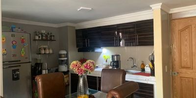 Apartamento para la venta en Marinilla

Cuenta con tres habitaciones con clóset, dos baños con ducha eléctrica, sala comedor, cocina integral, zona de ropas y parqueadero para moto.
