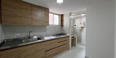 Moderno apartamento de 74m en el corazon de Manila. Cuenta con cocina integral, sala comedor, zona de ropas, 2 habitaciones con closet y una habitacion principal con vestier y bano privado. Espacios amplios y luminosos, ideal para disfrutar en familia. Incluye parqueadero cubierto. Ubicacion estrategica cerca de todo. Tu nuevo hogar te espera!