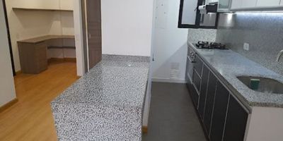 ? ¡Apartamento en Venta en Teusaquillo  , Bogota! ?

Área: 50 M2

Ubicación: 2do piso, vista interior; con ascensor 

Distribución:  1 habitacion 111, 1 baño, sala-comedor, cocina integral y zona de lavandería

1 Parqueadero 

? Precio de Venta: $390.000.000 Cop

??‍?Administración: $ 265.000 Cop

? Ubicación Estratégica: Pablo Vi

✔️ Vías principales Av Carrera 50, Av Calle 63 , Av Calle 53?

✔️ Centros comerciales cerca ?️

✔️ Cerca de Almacenes de cadena ?

✔️ Próximo al Colegio y universidades ?

? Beneficios del conjunto:

✔ Zonas verdes y espacio para niños ??

✔ Salón comunal para eventos y reuniones ?

✔ Vigilancia privada 24/7 ?️

? ¡No pierdas esta oportunidad y agenda tu visita hoy mismo!   DTQ-566
