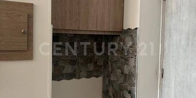 Vendo hermoso aparta estudio piso 11 edificio Campestre Towers Pance, Con una excelente vista desde el balcón cuenta con cocina abierta tipo americana, baño, habitación y espacio conjunto de comedor y sala. Con salida para el centro comercial holguines desde el edificio, tiene una excelente ubicacion cerca a centros comerciales como Unicentro, Holguines, con buen transporte y vias de acceso. Solicita tu cita ya!!