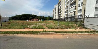 LOTE DE 134,5 M2 BIEN UBICADO PARA USO RESIDENCIAL/COMERCIAL AL LADO DE LA UNIDAD AQUA.   EN LA VIA JAMUNDI/ POTRERITO EN UNA UBICACIÓN PRIVILEGIADA DENTRO DEL BARRIO, FRENTE AL SUPERMERCADO CARIBE Y AL LADO DEL CONJUNTO RESIDENCIAL AQUA FORESTAL.  ZONA DE ALTA PROYECCIÓN EN DESARROLLO URBANÍSTICO Y COMERCIAL.

APTO PARA CONSTRUCCIÓN DE VIVIENDA O DE LOCAL COMERCIAL... ES EL PRIMER LOTE AL LADO DE LA UNIDAD Y JUSTO SOBRE LA VÍA VEHICULAR... EXCELENTE INVERSIÓN... NO DUDES EN LLAMARNOS...
