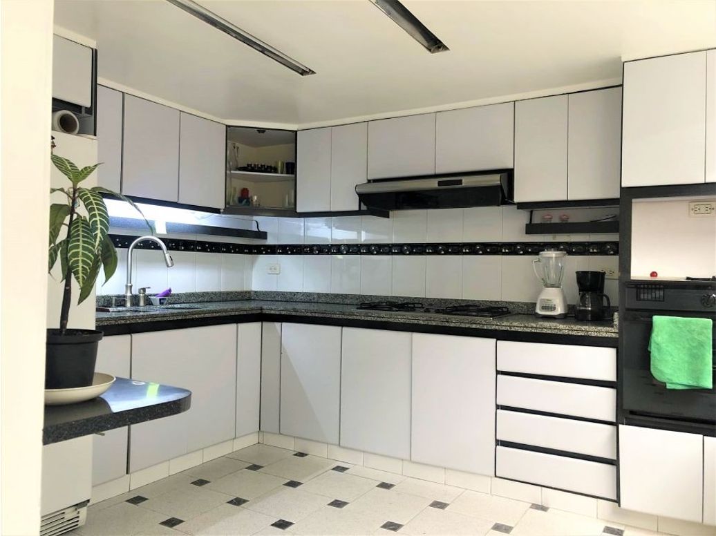 Casa de 4 alcobas en venta en Pontevedra, Bogotá, 254 m² · foto 18 de 20