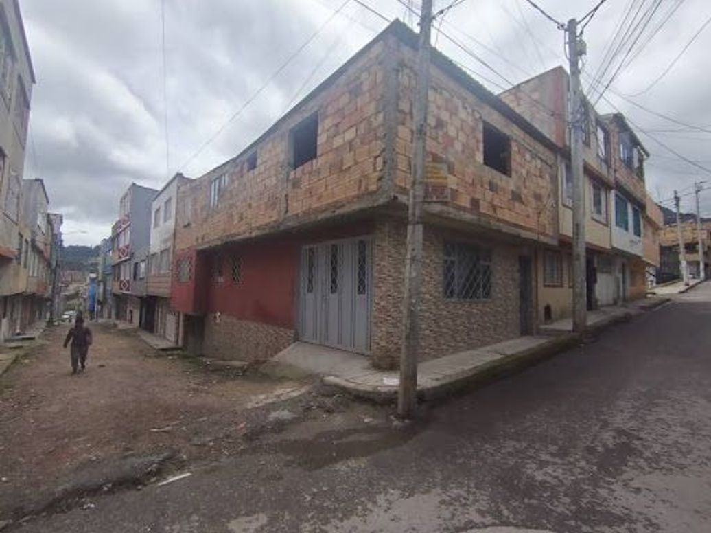 Casa de 5 alcobas en venta en Alfonso López Sector El Progreso, Bogotá, 142 m² · foto 2 de 20