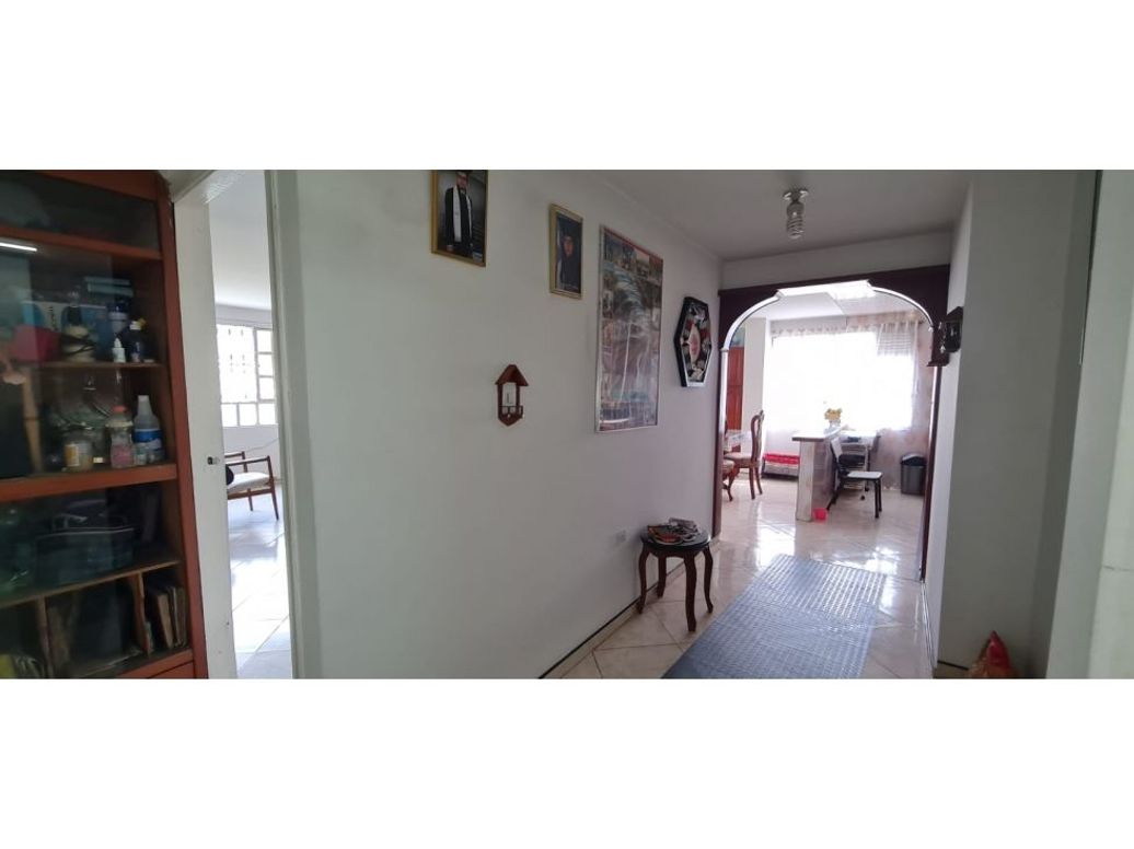Casa de 7 alcobas en venta en Pastrana, Bogotá, 295 m² · foto 2 de 20