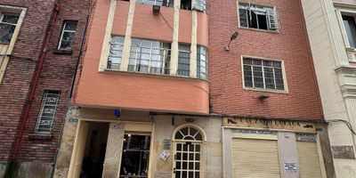 Se Vende Apartamento  Piso 2 Acogedor apartamento ubicado en el segundo piso, ideal para quienes buscan comodidad y funcionalidad en un solo lugar Cuenta con 1 alcoba con clóset Sala comedor Estudio 1 baño Cocina integral Zona de lavandería
