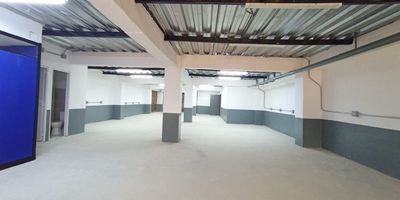 Bodega en Arriendo en Prado Centro
Se arrienda amplia bodega ubicada en Prado Centro, dentro de un CDA que garantiza maxima seguridad. Para ingresar a la bodega, es necesario cruzar tres puertas diferentes, brindando la proteccion necesaria para tu negocio y tus bienes. Aprovecha esta oportunidad de contar con un espacio seguro y estrategico! Contactanos para mas informacion y agenda tu visita.
