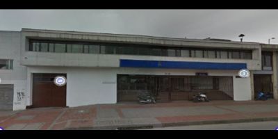 La zona se caracteriza por su heterogeneidad, por cuanto en ella se mezclan los usos comerciales, empresariales e industriales, su malla vial local está pavimentada y buen estado de conservación, cuenta con redes instaladas de los servicios públicos básicos, los cuales funcionan a cabalidad, el equipamiento comunal está representado por moderadas zonas verdes y arborización.

Área Total: 1.397.88 mts2 (Sótano: 502.97mts2 - 1er piso: 462.04mts2 - 2do piso: 432.87mts2)
