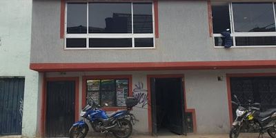 ¡Oportunidad de arriendo en la estratégica zona de La Chucua en Bogotá! Esta amplia bodega de 280 m, ubicada en la Carrera 72G 41A 22 Sur en Kennedy, ofrece un espacio versátil y eficiente, ideal para almacenamiento, procesos de producción, manufactura ligera o centros logísticos. Con excelente accesibilidad y conectividad por vías principales como Avenida Boyacá, Autopista Sur y Calle 45 Sur, esta propiedad en una zona de alto flujo comercial combina funcionalidad y potencial de expansión, perfecta para impulsar tu negocio y optimizar operaciones en un entorno dinámico y bien conectado.  para más información comuníquese con el ejecutivo comercial claudia patricia tibocha al celular 3156719242, a su correo electrónico patricia.tibochainmobiliarias aliadas.com