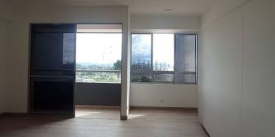 Si estás en busca de un inmueble para arriendo este es el lugar que necesitas, acogedor y perfectamente ubicado, entonces este es el apartamento ideal para ti, en una de las  zonas más exclusivas de Rionegro con acceso pavimentado y amplias zonas verdes, este apartamento  para arrendar te ofrece tranquilidad y calidad de vida. Con un área construida de    78   metros cuadrados, este apartamento cuenta con  3   alcoba , perfectas para familias que  buscan comodidad y amplitud en su hogar. Además, cuenta con 2      baños completos, uno de ellos en la habitación principal ideal para tener privacidad y comodidad.  con  1   vestier , 2 closert,   1 parqueadero y 1 cuarto útil. En cuanto a las características externas, este apartamento no se queda atrás, ya que se encuentra en una urbanización cerrada con vigilancia las 24 horas del día, brindándote seguridad y tranquilidad. Con una excelente ubicación al exterior.