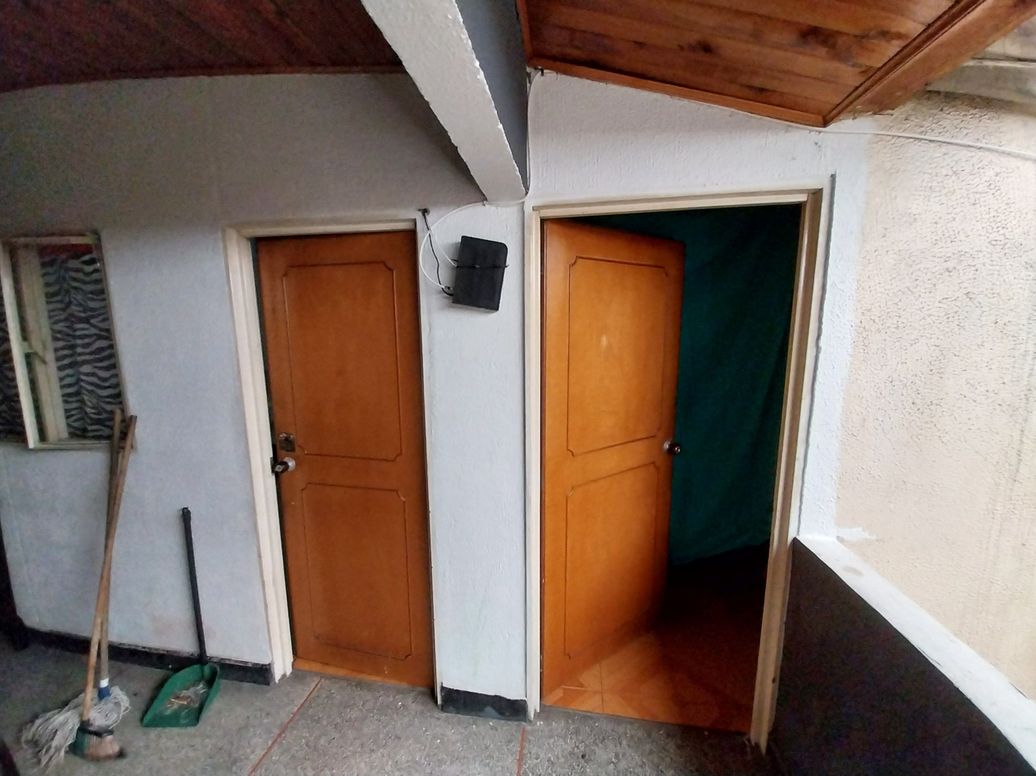 Casa de 6 alcobas en venta en El Laurel, Bogotá, 195 m² · foto 4 de 16