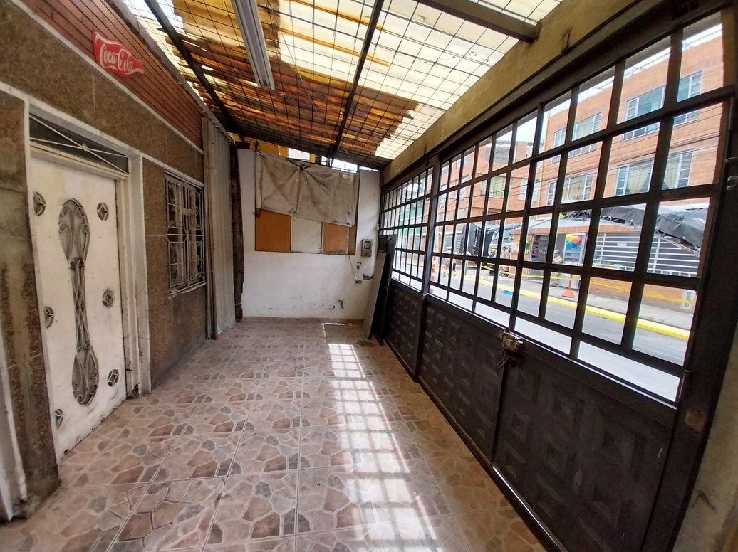 Casa de 6 alcobas en venta en El Laurel, Bogotá, 195 m² · foto 2 de 16