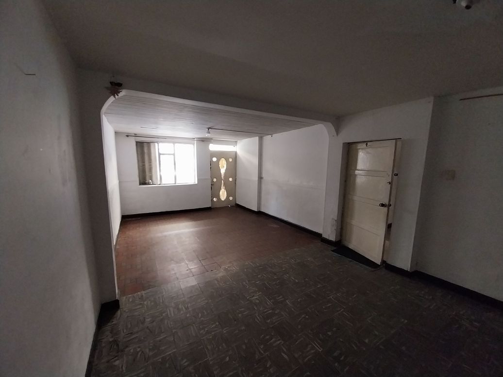 Casa de 6 alcobas en venta en El Laurel, Bogotá, 195 m² · foto 3 de 16