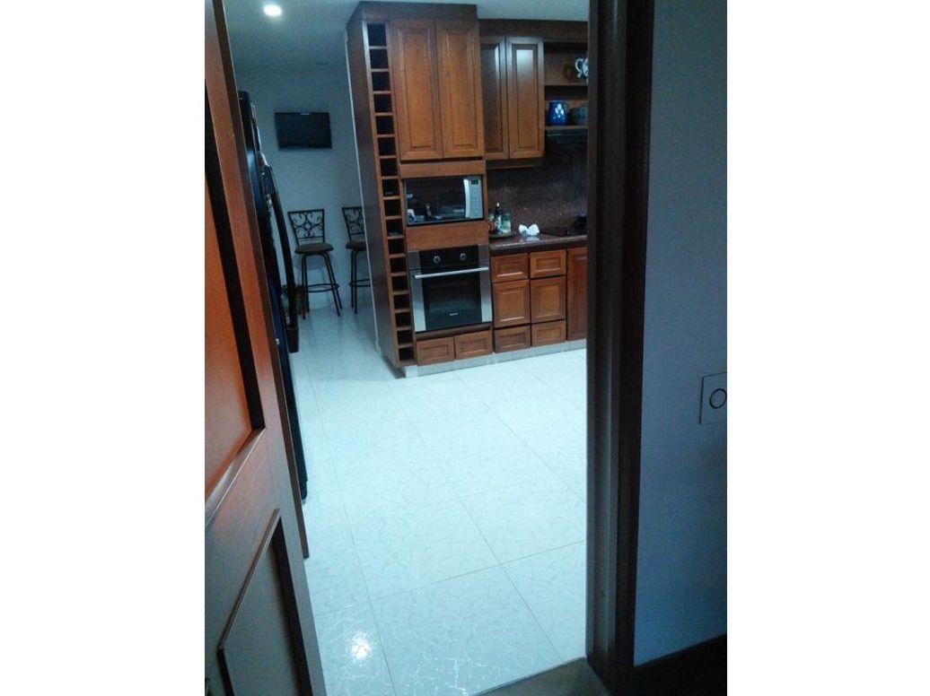Apartamento de 3 alcobas en venta en Los Rosales, Bogotá, 235 m² · foto 9 de 11