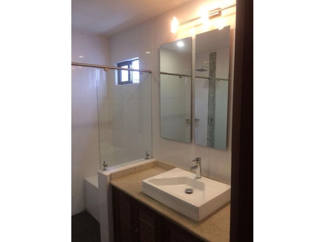 Apartamento de 3 alcobas en venta en Los Rosales, Bogotá, 235 m² · foto 11 de 11