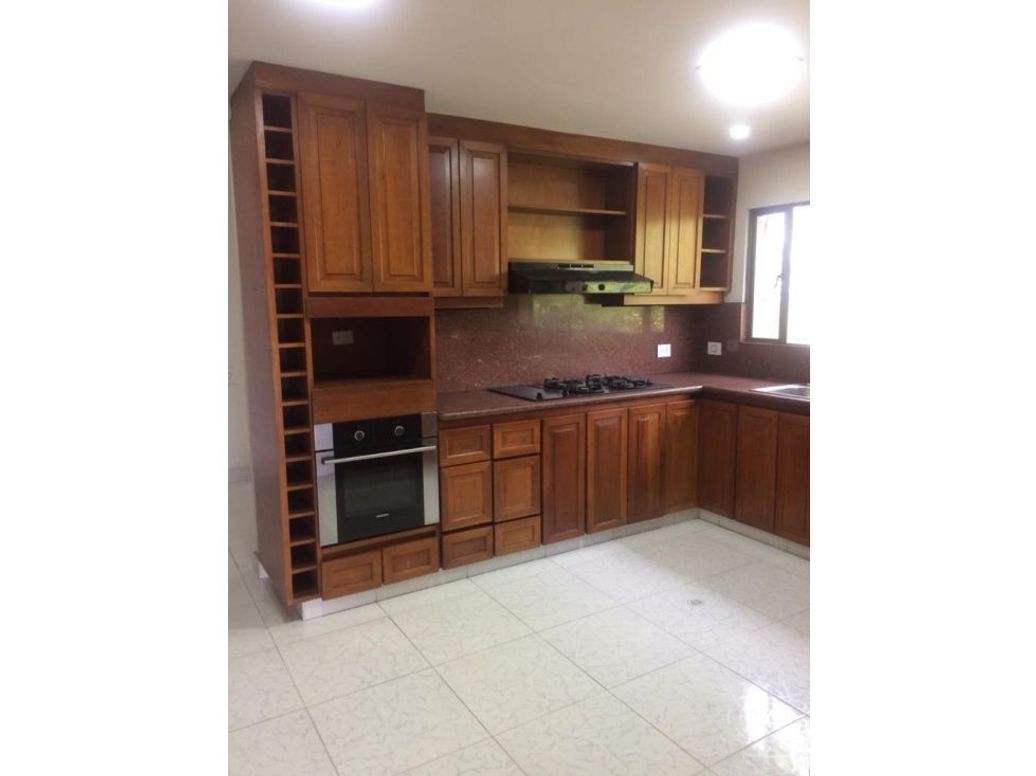 Apartamento de 3 alcobas en venta en Los Rosales, Bogotá, 235 m² · foto 7 de 11