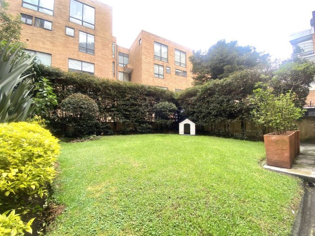 Apartamento de 3 alcobas en venta en Los Rosales, Bogotá, 192 m² · foto 19 de 20