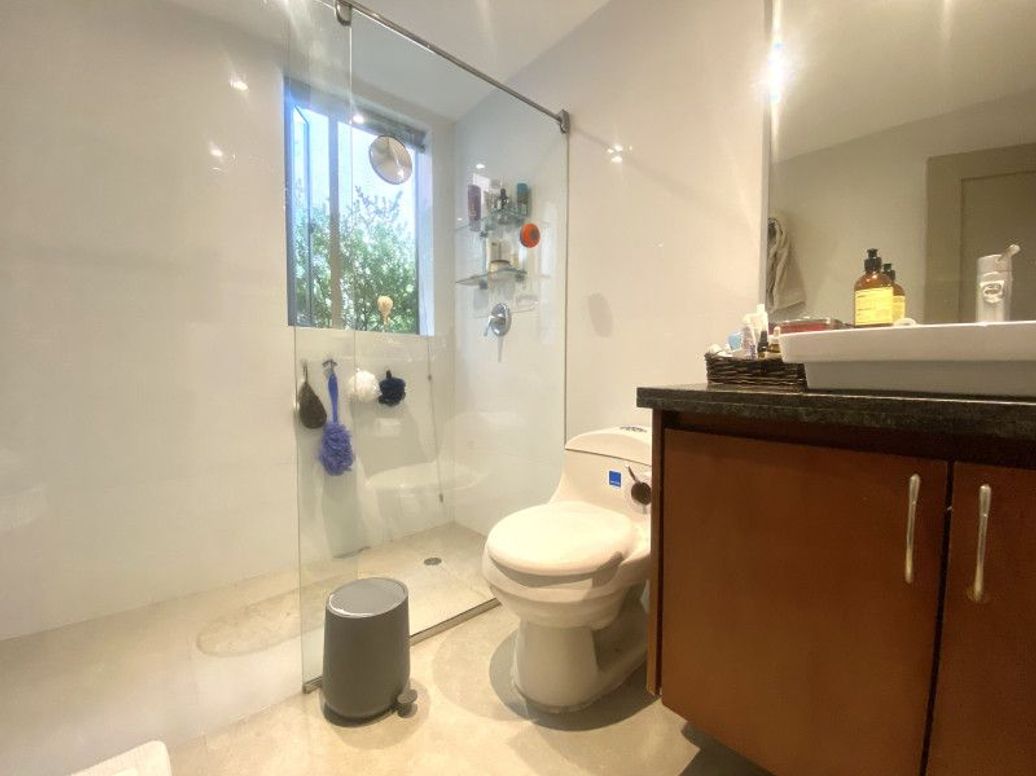 Apartamento de 3 alcobas en venta en Los Rosales, Bogotá, 192 m² · foto 20 de 20