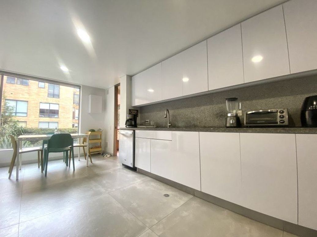 Apartamento de 3 alcobas en venta en Los Rosales, Bogotá, 192 m² · foto 10 de 20