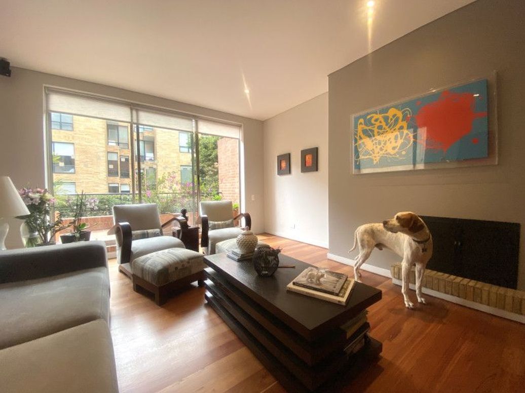 Apartamento de 3 alcobas en venta en Los Rosales, Bogotá, 192 m² · foto 2 de 20