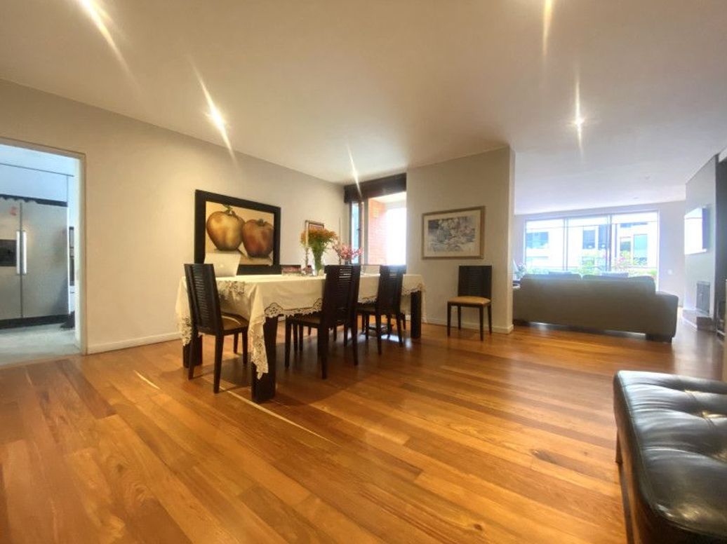 Apartamento de 3 alcobas en venta en Los Rosales, Bogotá, 192 m² · foto 3 de 20