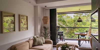 ¡Arrienda tu nuevo hogar en medio de la naturaleza! Este acogedor apartamento de 77m en el exclusivo conjunto residencial Entre Bosques en Cañasgordas - Pance, al sur de Cali, te ofrece un estilo de vida tranquilo y moderno. Cuenta con sala, estudio ideal para home office, cocina integral, habitación principal con baño privado, baño social y un amplio balcón con vista verde. Rodeado de una hermosa reserva forestal, disfruta del contacto con la naturaleza sin salir de casa, además de amenidades como piscina, fitness room y solárium, en un entorno seguro, fresco y lleno de paz.