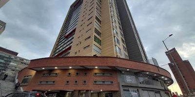 ESPECTACULAR LOCAL en CENTRO INTERNACIONAL-BULEVAR TEQUENDAMA, especial para comidas rapidas, con gas, carrera crece a con veintiseis, edificio con porteria, CCTV, exterior 2 niveles, INCLUYE ADMINISTRACION. Posee una excelente distribución con mezanine 1 baño, con excelentes acabados. Ubicacion privilegiada rodeado por oficinas, sector financiero y notarial, vías de acceso cra 13, caracas y calle 26. Cualquier información adicional contáctenos al número 3176478842 o al correo electrónico david.vargasinmobiliariabogota.com. el equipo de inmobiliaria Bogotá está comprometido a brindar una experiencia de vida excepcional para nuestros clientes desde el momento en que se unen a nuestra comunidad