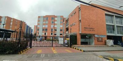 Conjunto castilla 7 Apartamento para arriendo Canon 1.250.00052 MTS Administracion Apto 502 ,5 piso, consta de 2 Habitaciones con clóset Y cortina blakout,Sala comedor, 1Baño con cortinas en plástico Cocina semi integral con Con mesón en  metálico y mueble en madera zona de lavado Calentador a Gas.Pisos en baldosas Iluminación led.Parqueadero comunal Parques infantil, cuenta con dos salones sociales Conjunto cerrado No ascensor vigilancia 24 horas. Antigedad  de 20 años. Estrato 3 Apto muy bien ubicado en el sector de castilla, varias vías de acceso Av Boyacá, calle 13, Av Guayacanes Centro Comercial el Edén, Multipliza Hospital el Tintal Universidad AgustianaHomecenter