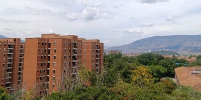 ✅EN VENTA o ARRIENDO✅ 

"¿Estás listo para mudarte? ?? Encuentra la casa de tus sueños hoy. ¡Compra ya!

Tu nuevo hogar en Medellín; calidad y confort en cada espacio, si buscas un espacio acogedor y con excelente ubicación, este apartamento es para ti. ?

✨ Características principales:
?Área: 156 m²
?️Habitaciones: 5
?Baños: 3
?️Salón-comedor: 1
?‍?Cocina y zona de ropas: 1
?Piso: 1 duplex

Esta casa es perfecte para quienes desean vivir con seguridad, tranquilidad y disfrutar de un entorno único en una de las mejores zonas de la ciudad. ¡No dejes pasar esta increíble oportunidad!, Escríbenos para conocer más detalles. ℹ️?

? ¡Agenda tu visita y enamórate de este hogar! ??

#TuHogarTeEspera #NuevoComienzo #ViviendaConEstilo"
