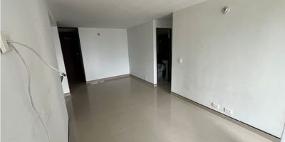  

Apartamento en venta sector madera de 67 m2, cuenta con sala comedor, cocina integral, 3 alcobas, 2 baños, estudio, balcon, parqueadero cubierto.
la unidad cuenta con porteria las 24 horas cuenta con piscina, juegos infantiles, salon social, zonas verdes.

esta ubicado cerca a la estacion madera y la autopista norte.

Intermobiliaria Poblado S.A.S
