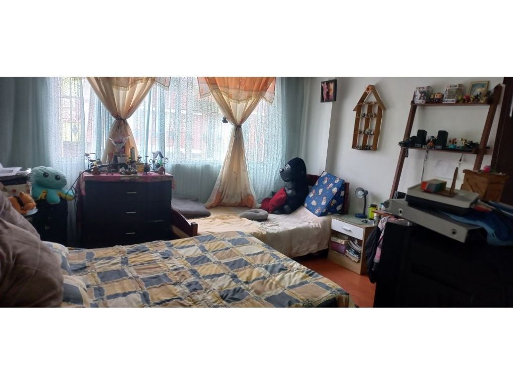 Casa de 7 alcobas en venta en La Campiña, Bogotá, 238 m² · foto 9 de 20