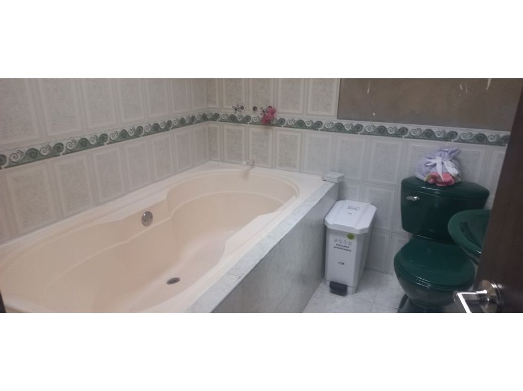 Casa de 6 alcobas en venta en Suba, Bogotá, 230 m² · foto 8 de 20