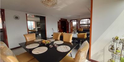 CODIGO: 9137FR096 SE VENDE ESPECTACULAR APARTAMENTO DÚPLEX EN MODELIA, ILUMINADO, LINDA VISTA, 145.86 M2, cinco alcobas (incluida la del servicio, la principal con baño privado con cabina), tres baños, amplia sala comedor con chimenea,  balcón y terraza, estudio, cocina integral, zona de lavandería, dos parqueaderos independientes, depósito. Conjunto cuenta con cancha de squash, parqueadero de visitantes, salón social, terraza, zona infantil,zonas verdes , entre otros. Para mayor información CONTÁCTENOS! 
