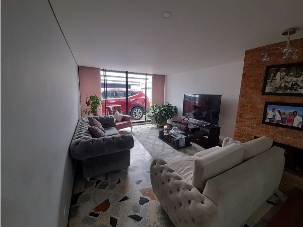 Casa de 4 alcobas en venta en Modelia, Bogotá, 380 m² · foto 2 de 20