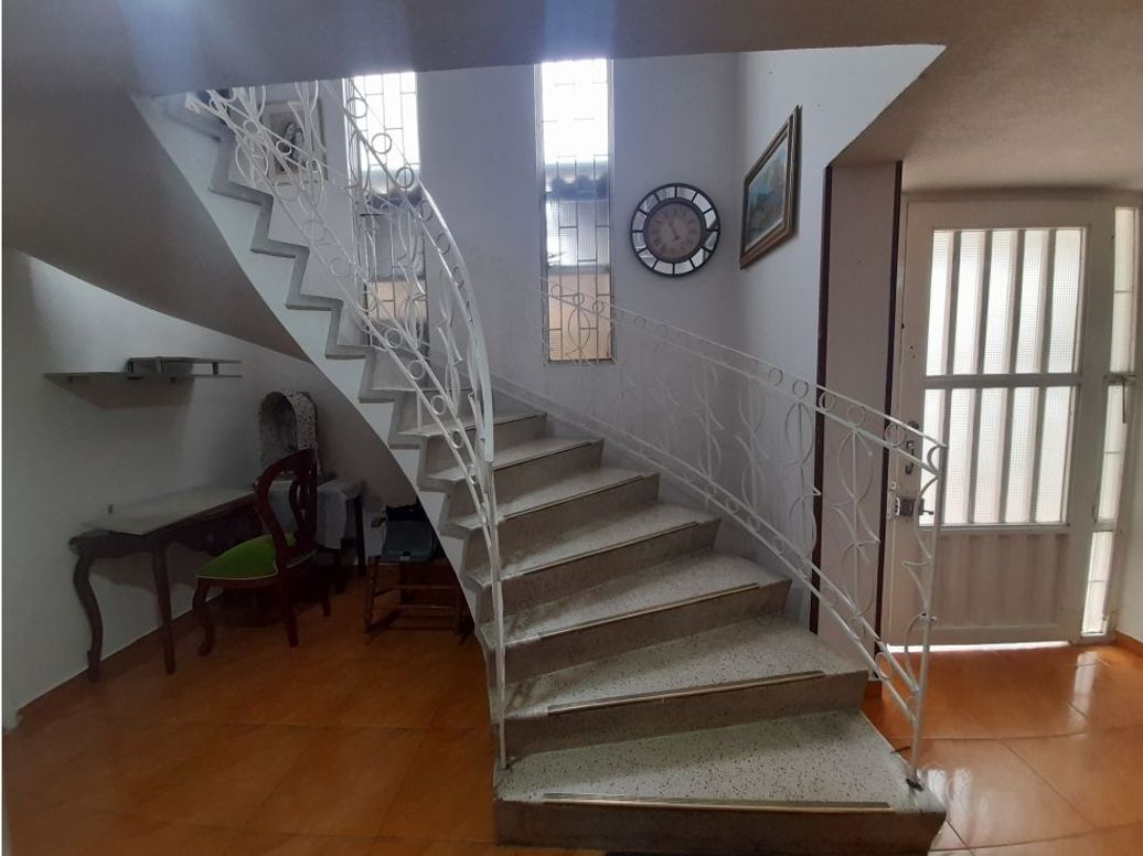 Casa de 9 alcobas en venta en Normandía, Bogotá, 485 m² · foto 10 de 17